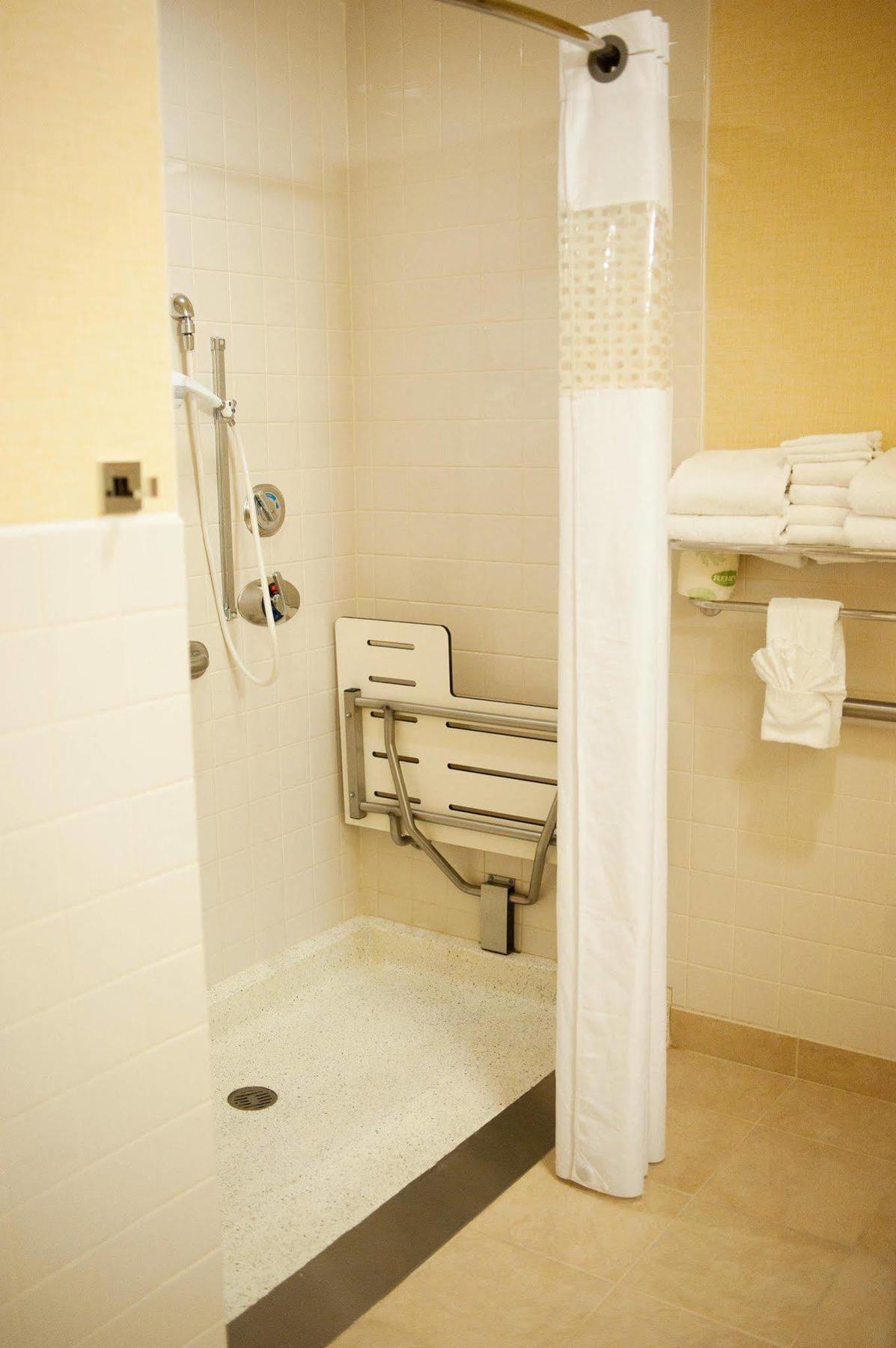 Hampton Reading/wyomissing 3* Wyomissing